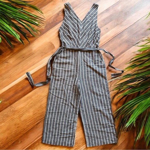 LOFT Gray & White Striped Linen Blend Jumpsuit - Size 4 - Pockets - Picture 1 of 14